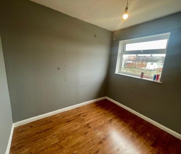 Available now for rent, this end-terraced property in popular Sunny... - Photo 4