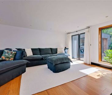 An impressive example of modern architecture and contemporary desig... - Photo 2