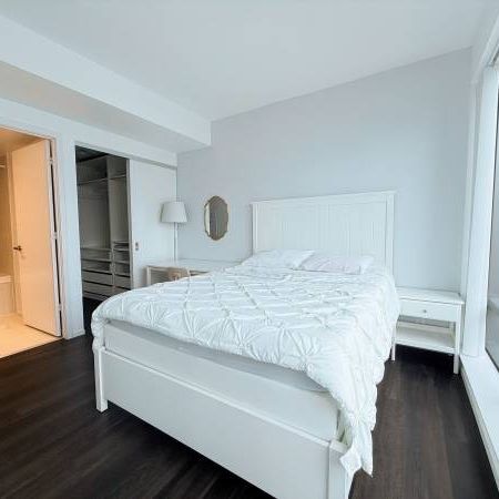 DT Toronto 2b2b Condo - near UofT with furniture! - Photo 3