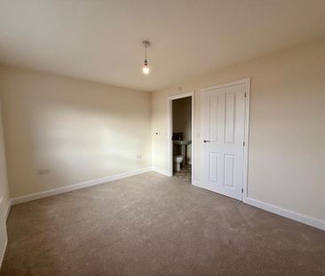 3 bedroom semi-detached house to rent - Photo 4