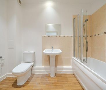 3 bedroom flat to rent - Photo 5