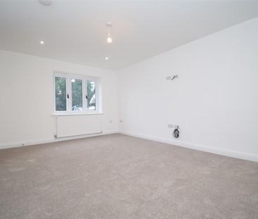 Headland Lane, Earlsheaton, Dewsbury - Photo 1