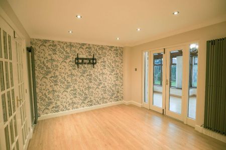 4 bedroom detached house to rent - Photo 2