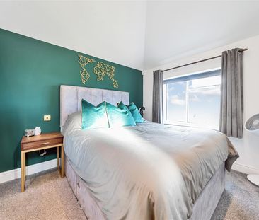 Swakeleys Road, Ickenham, UB10 - Photo 2