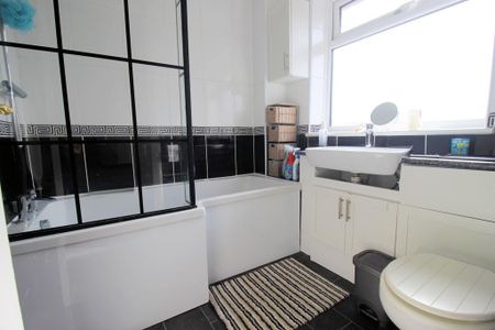 3 bedroom semi-detached house to rent - Photo 5