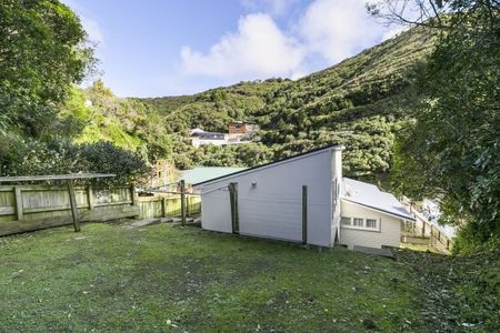 Charming 2-Bedroom Unit in Wellington, Brooklyn - Photo 2
