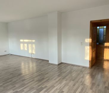 Über wenige Stufen in Ihr neues Zuhause - Photo 1