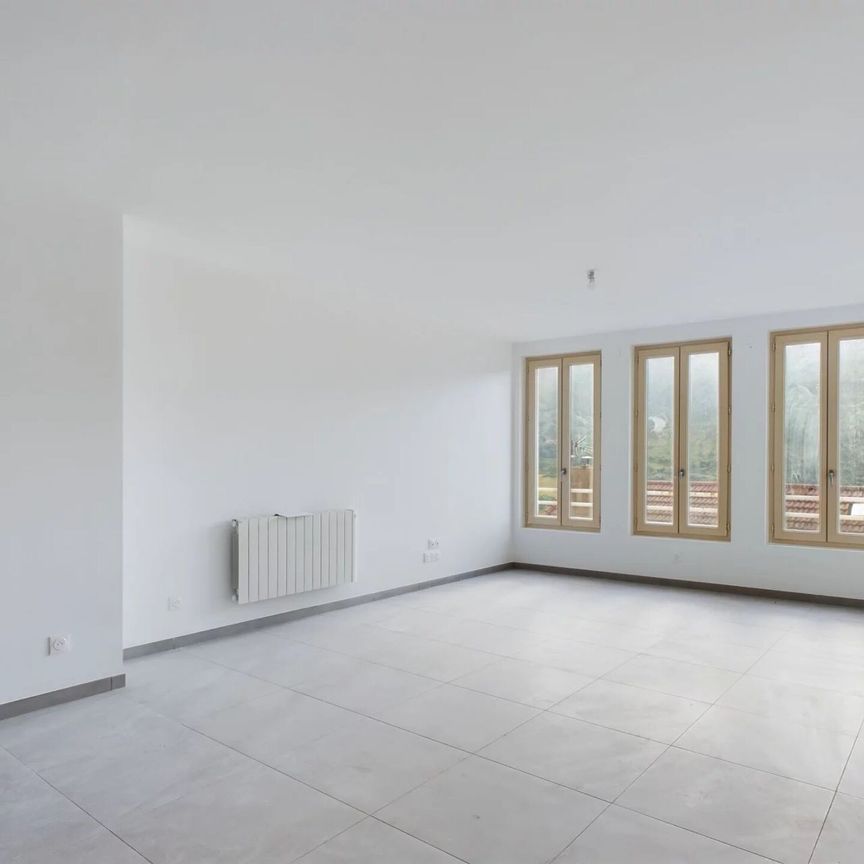 Location Appartement 3 pièces 75 m2 à La Valla-en-Gier - Photo 1