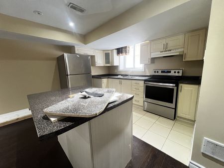 For Lease - 7 Glengowan Street, Whitby, Ontario - Photo 4