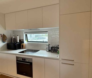 Modern Townhouse - Photo 4