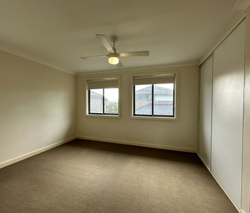 26A Rowe Drive, POTTS HILL NSW 2143 - Photo 2