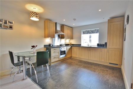 Wapshott Road, Staines-upon-Thames, Surrey, TW18 3EZ - Photo 2