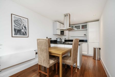 Winchester Road, NW3, London - Photo 3