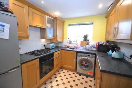 2 bedroom end of terrace house to rent - Photo 4