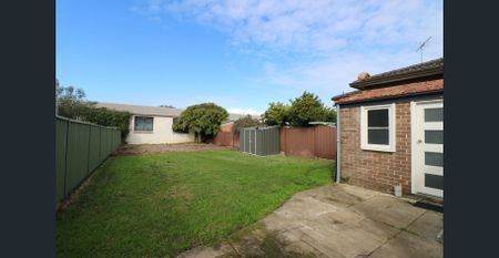 Location ! Location ! Location ! 2 Bedroom Family Home - Photo 2