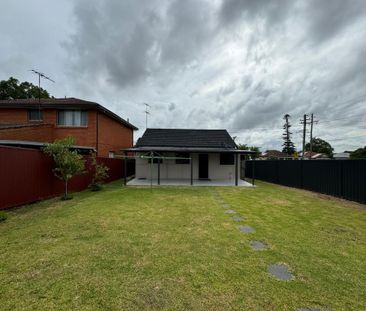 Well Kept&comma; Three Bedroom Home&excl; - Photo 5