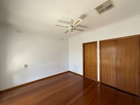 19 Kirsten Street, SHEPPARTON VIC 3630 - Photo 3