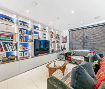 Modern mews home with parking in prime Connaught Village - Photo 1