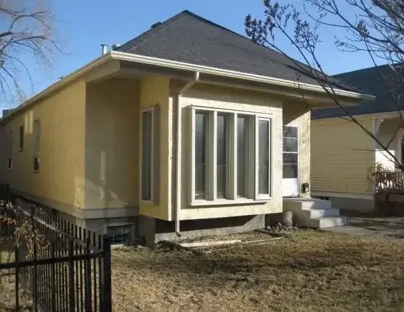 Sunnyside 2 Bedroom Basement Suite - Near LRT | 913 3rd Ave NW, Calgary - Photo 1