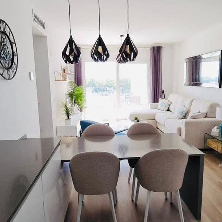 2 bedroom luxury Flat for rent in Nueva Andalucia, Andalusia - Foto 1