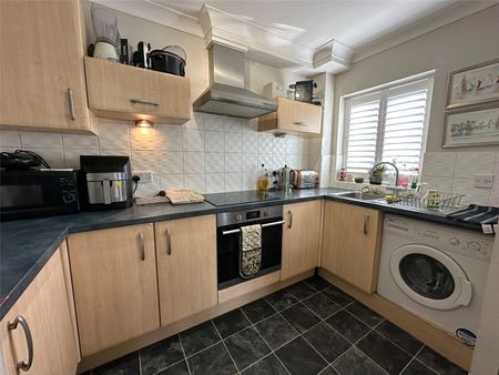 Chapel Lane, Farnborough, Hampshire, GU14 - Photo 3