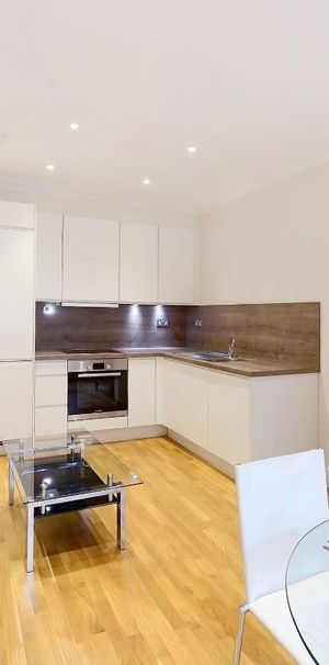 Hamlet Gardens, Ravenscourt Park, London W6 - Photo 1