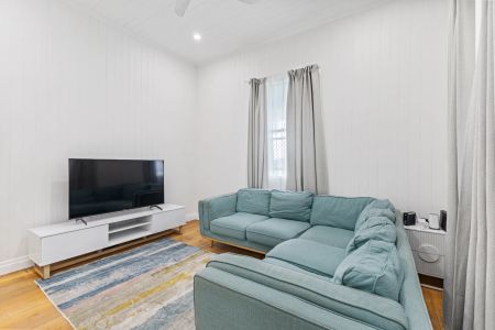 The perfect furnished cottage style home in Wilston - Photo 2