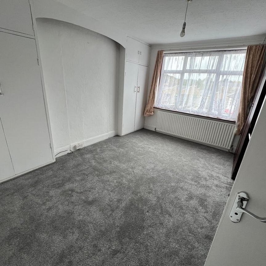 2 Bed Flat, Woodhouse Road, N12 - Photo 1