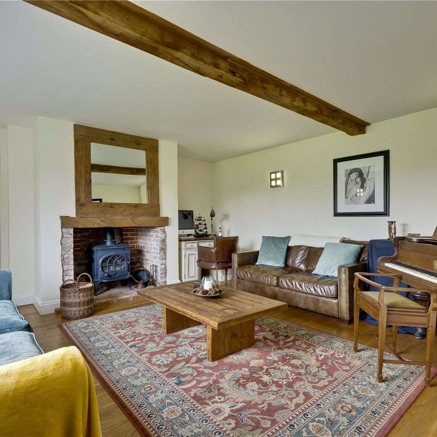 SHORT LET - A stunning country retreat on the Surrey Hampshire border - Photo 1