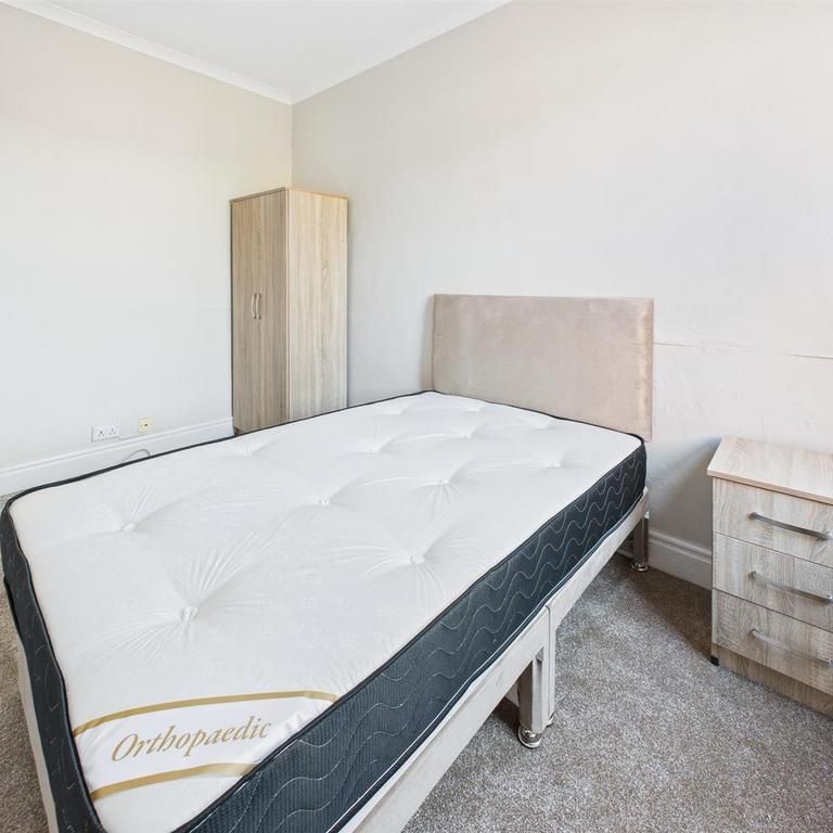 1 bedroom in a house share to rent - Photo 1