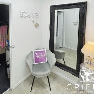 High Street, Hornchurch, RM11 - Photo 2