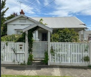 Charming North Geelong Home at a Steal! - Photo 3