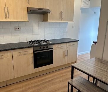4 Bed Flat, Hendon, NW4 - Photo 1