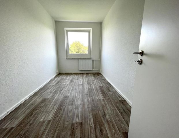 Hell u. stilvoll – 4-Raumwohnung mit halboffener Küche - Foto 1