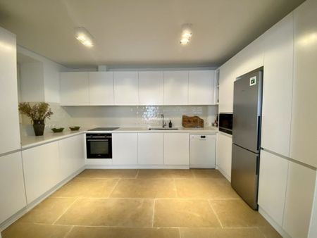 Luxury Flat for rent in Principe Real (Merces), Misericórdia, Lisbon - Photo 2