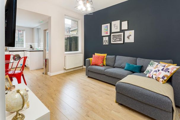 4 bedroom terraced house to rent - Photo 1