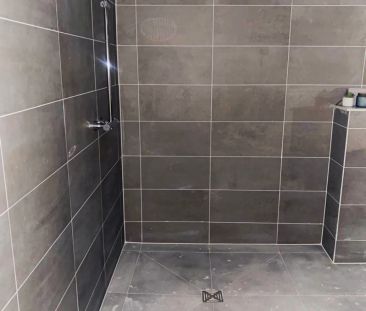 Large Accessible En-suite - Photo 6