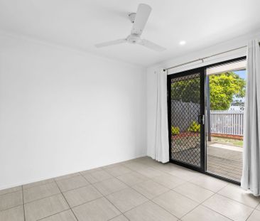 Spacious Duplex in Broadbeach Waters - Photo 4