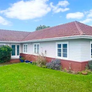 Exceptional Family Home in Central New Windsor - Photo 2