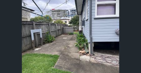 NEAT AS A PIN!! PERFECT LOCATION!! YARD MAINTENANCE INCLUDED!! - Photo 3