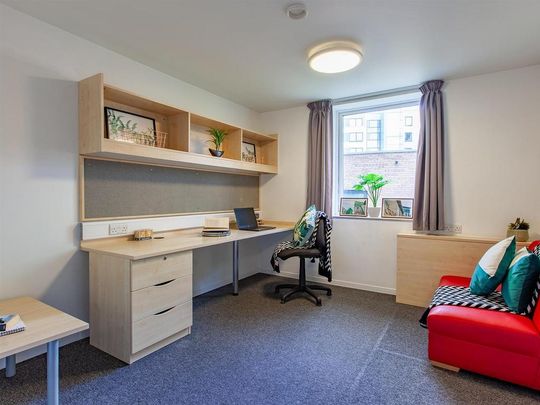1 bedroom in a flat share to rent - Photo 1