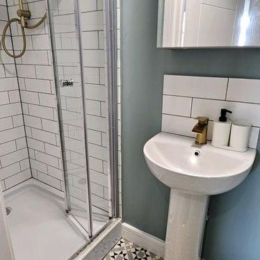 1 bedroom in a house share to rent - Photo 1