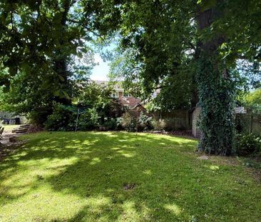 4 bedroom end of terrace house to rent - Photo 3