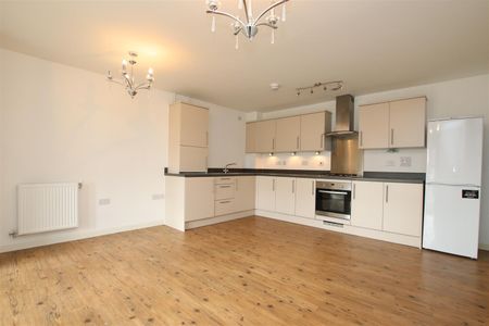 2 bedroom Apartment to let - Photo 5