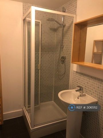 3 bedroom flat to rent - Photo 5