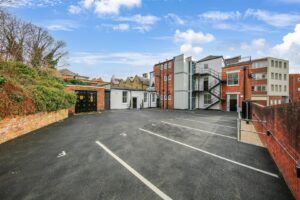 1 BEDROOM Apartment - Ground Floor - Photo 2