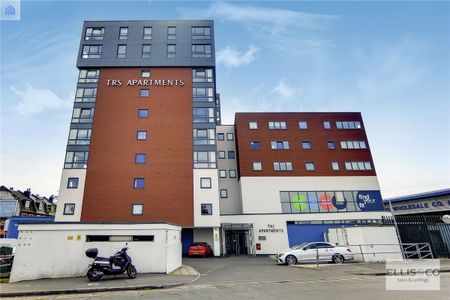 The Green, UB2, Southall - Photo 5