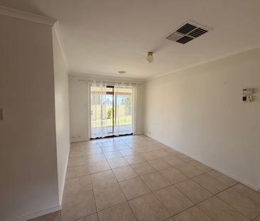 Freshly painted 3-bedroom home - Photo 3