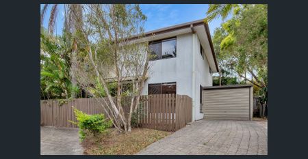 Your Peaceful Townhouse Retreat Between Harbour Town & the Gold Coast Hospital - Photo 3