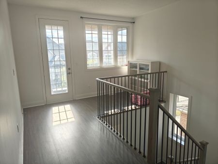 For Lease - 31 Snap Dragon Trail, East Gwillimbury, Ontario - Photo 4